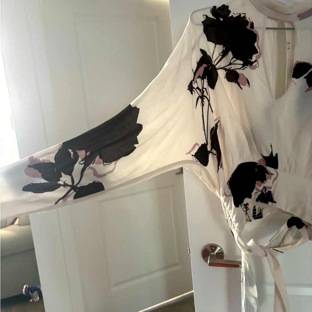 Free People Cream and Black Floral Blouse(like new condition) - Picture 5 of 9